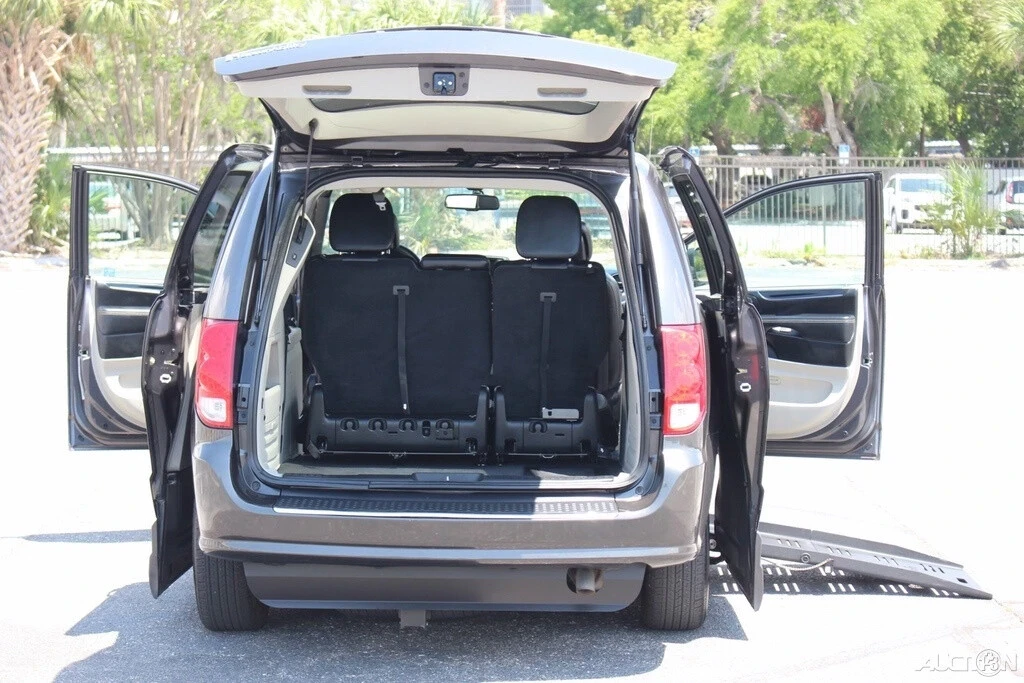 2018 Dodge Caravan - Image 6 of 21