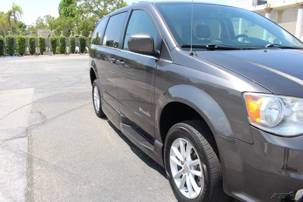2018 Dodge Caravan - Image 16 of 21