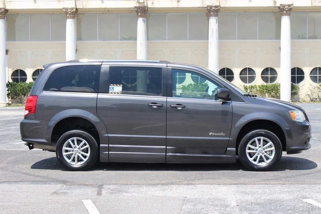 2018 Dodge Caravan - Image 15 of 21