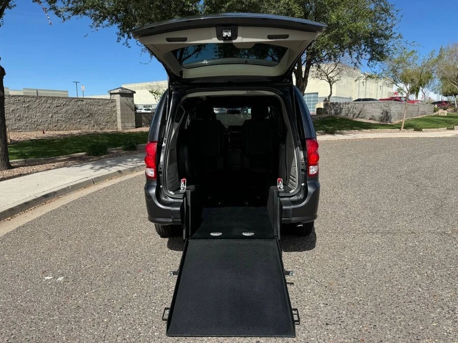 2018 Dodge Caravan - Image 2 of 16