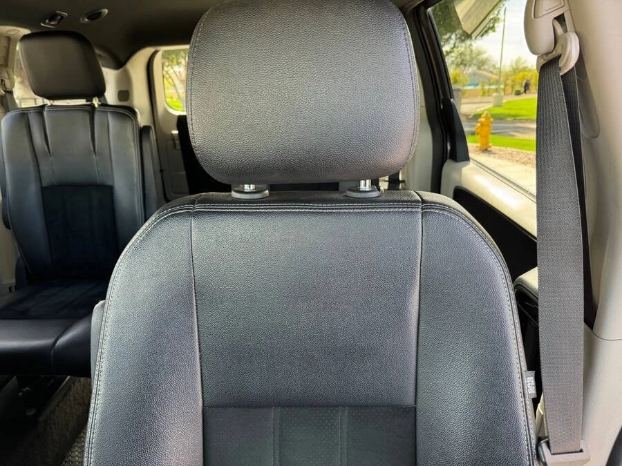 2018 Dodge Caravan - Image 10 of 16