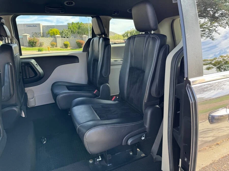 2018 Dodge Caravan - Image 11 of 16