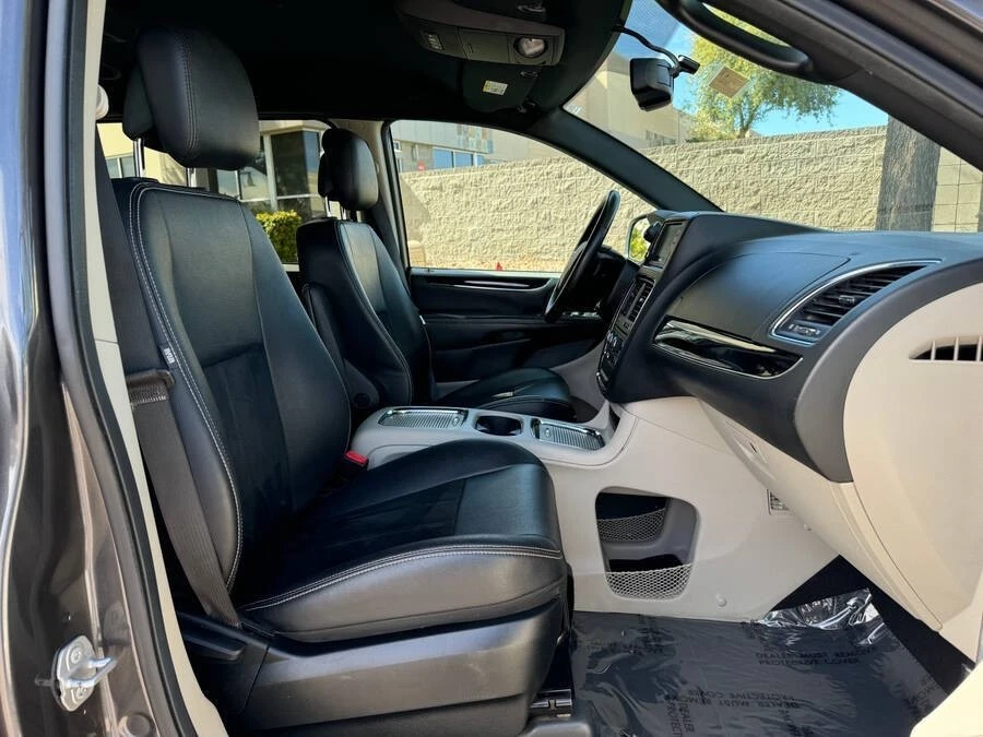 2018 Dodge Caravan - Image 9 of 16