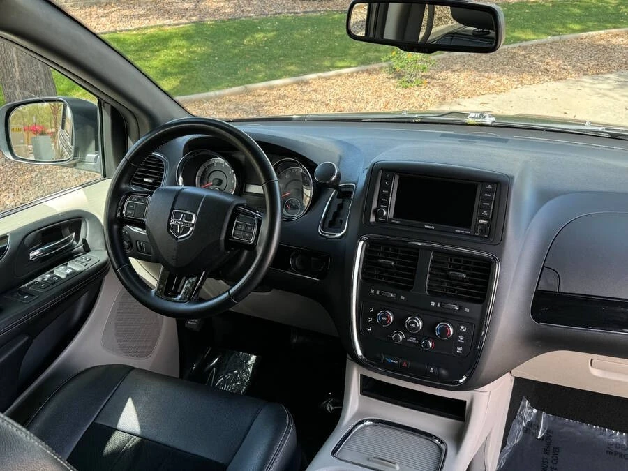 2018 Dodge Caravan - Image 7 of 16
