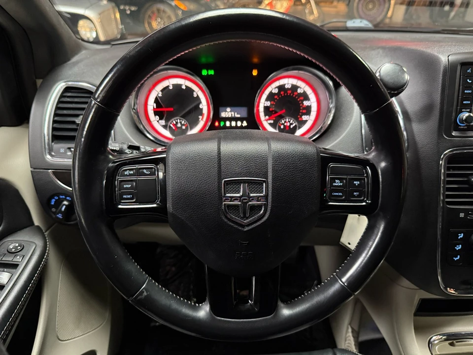 2018 Dodge Caravan - Image 12 of 21