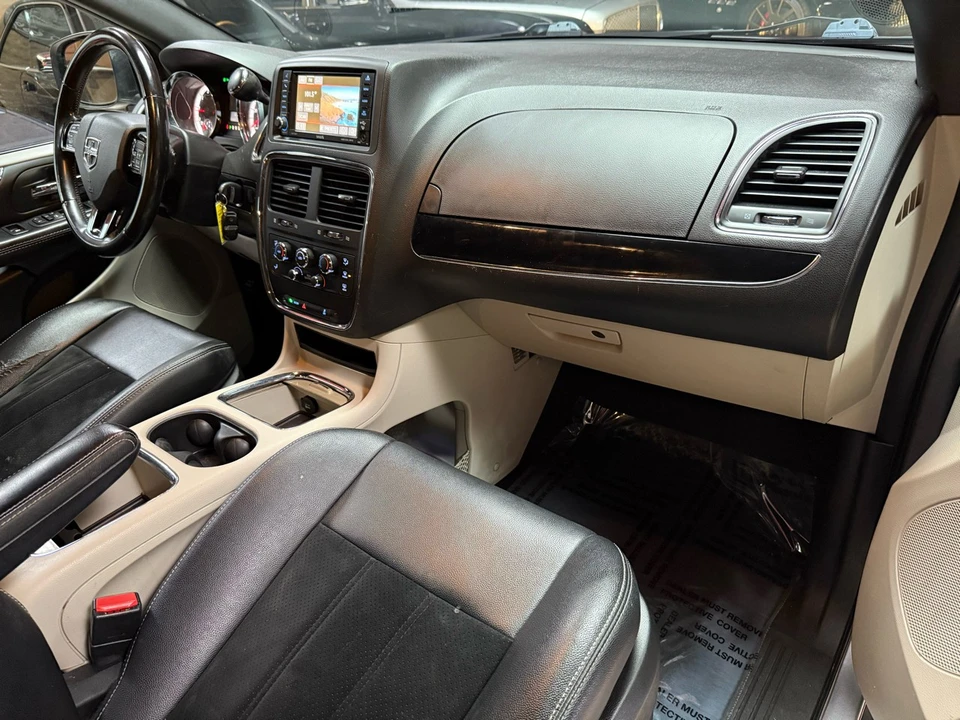 2018 Dodge Caravan - Image 11 of 21