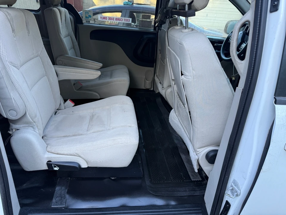 2018 Dodge Caravan - Image 13 of 18