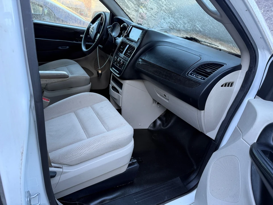 2018 Dodge Caravan - Image 11 of 18