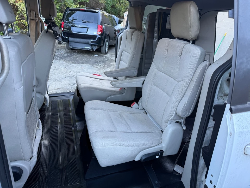 2018 Dodge Caravan - Image 12 of 18
