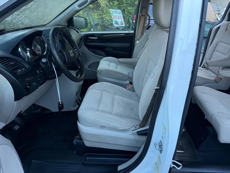 2018 Dodge Caravan - Image 9 of 18