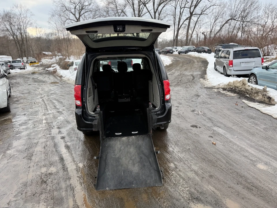 2018 Dodge Caravan - Image 15 of 16