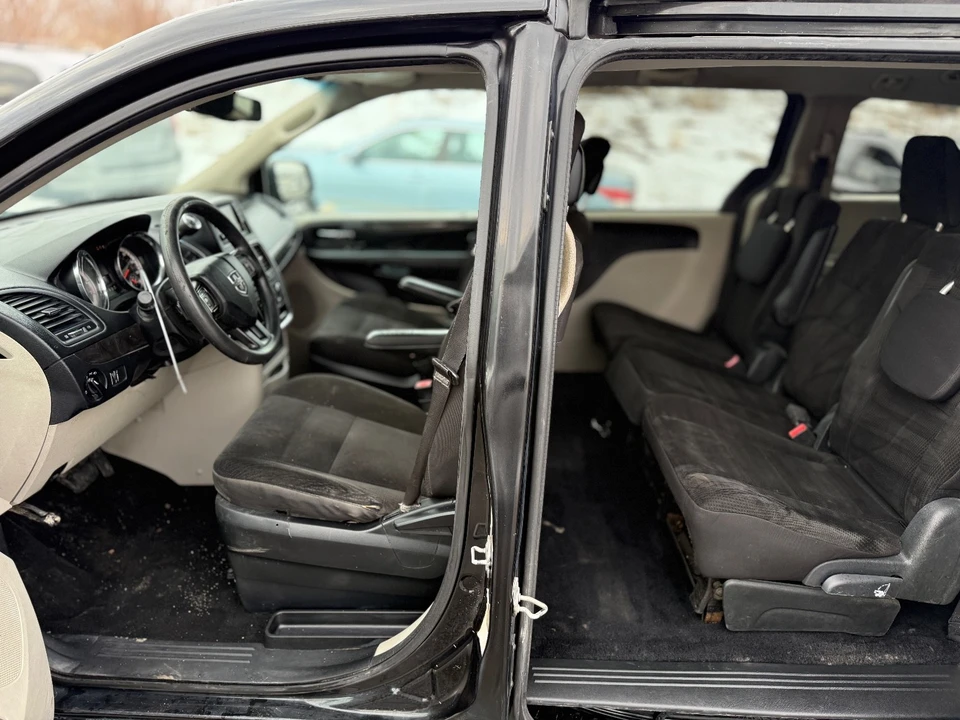 2018 Dodge Caravan - Image 8 of 16