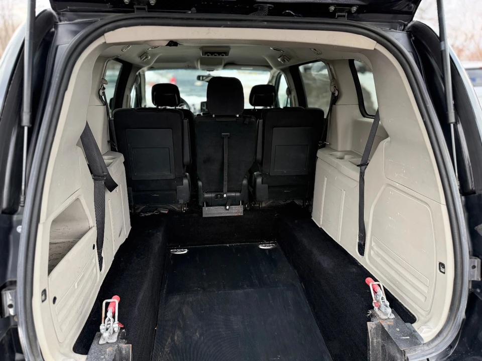 2018 Dodge Caravan - Image 16 of 16