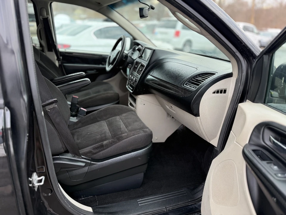 2018 Dodge Caravan - Image 11 of 16