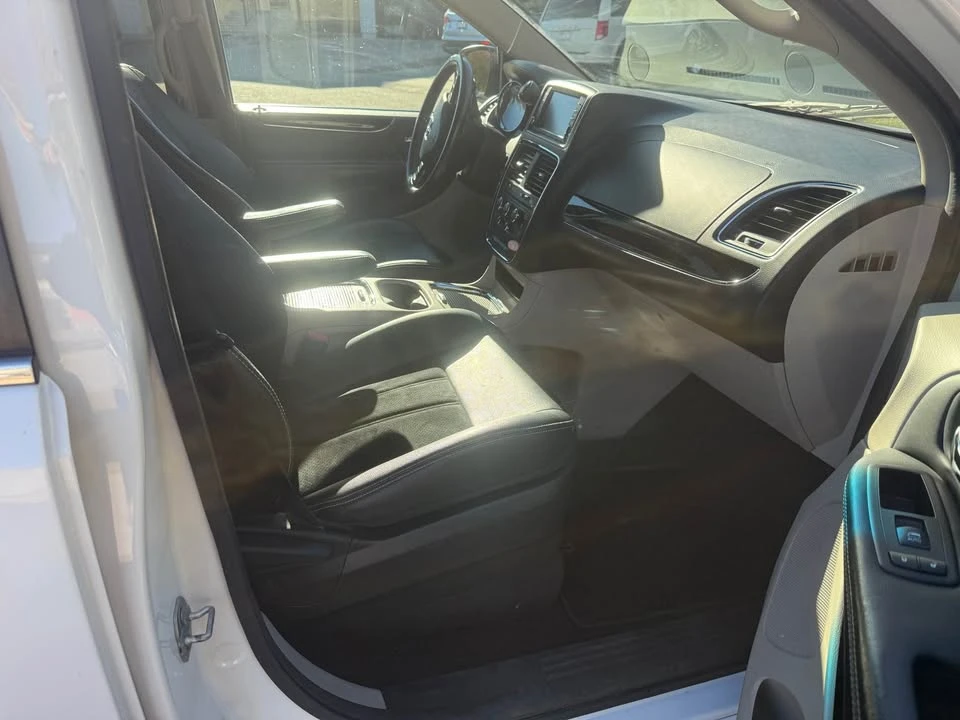 2018 Dodge Caravan - Image 3 of 7