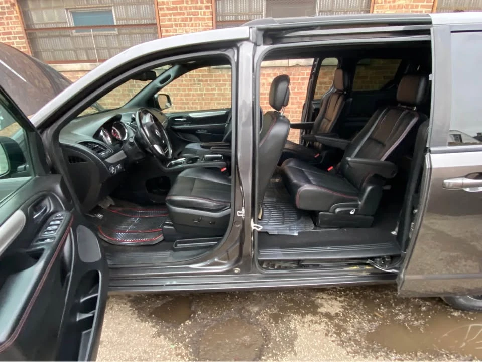 2018 Dodge Caravan - Image 7 of 9