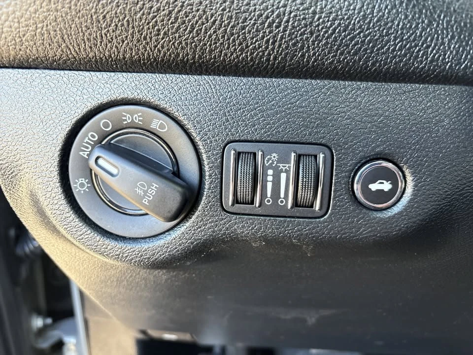 2018 Dodge Challenger 3rd Gen - Image 10 of 19