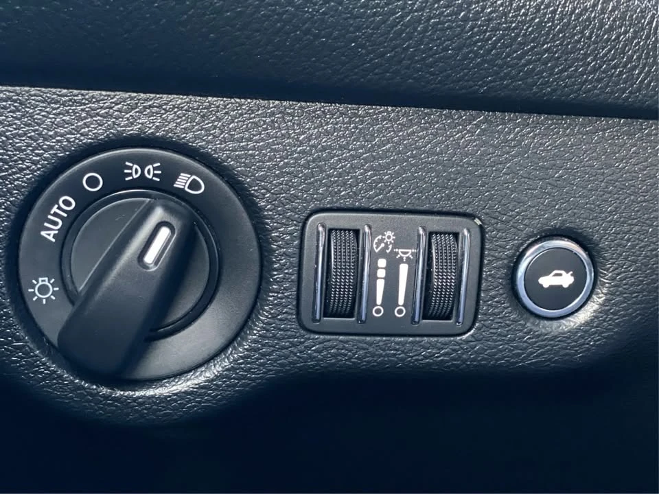 2018 Dodge Challenger 3rd Gen - Image 11 of 20