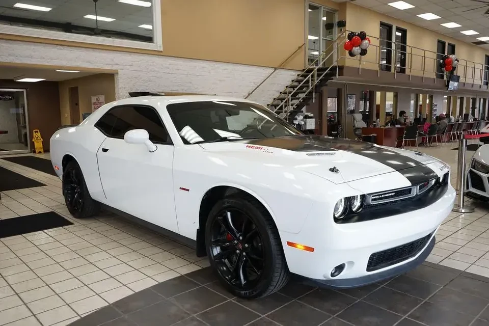 2018 Dodge Challenger 3rd Gen - Image 16 of 20