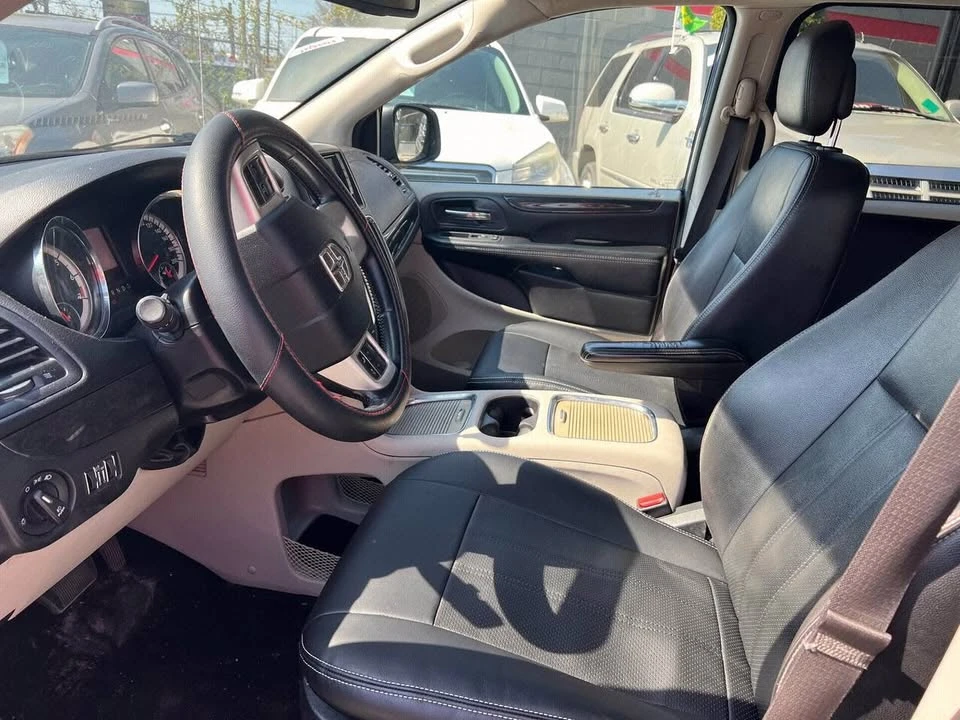 2018 Dodge Caravan - Image 8 of 12