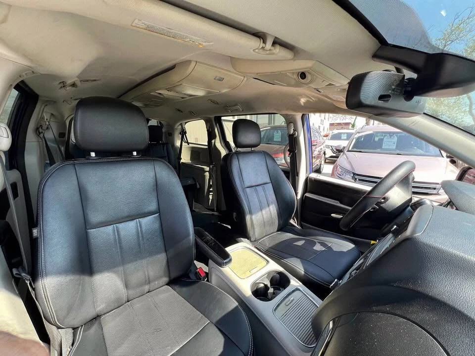 2018 Dodge Caravan - Image 10 of 12