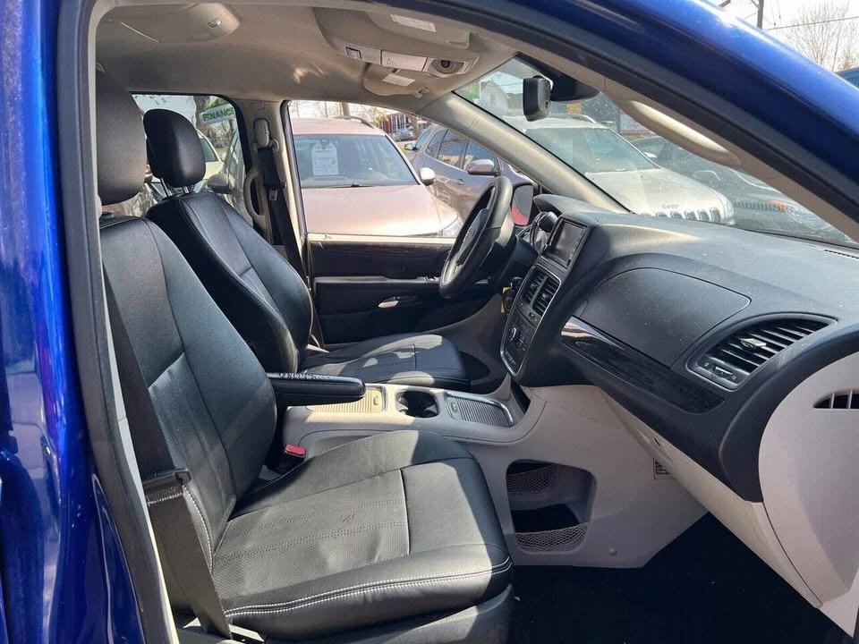 2018 Dodge Caravan - Image 9 of 12