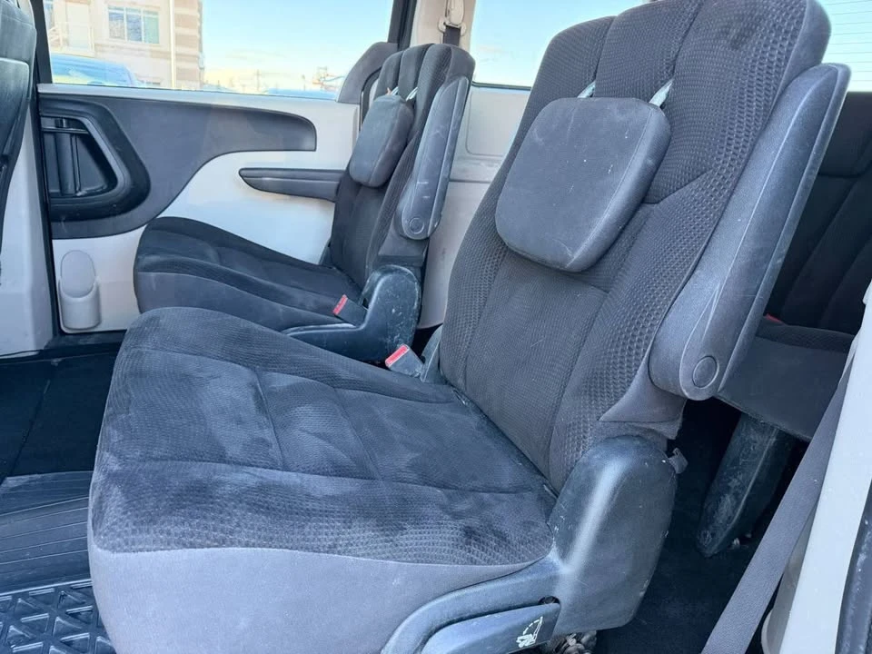 2018 Dodge Caravan - Image 15 of 18