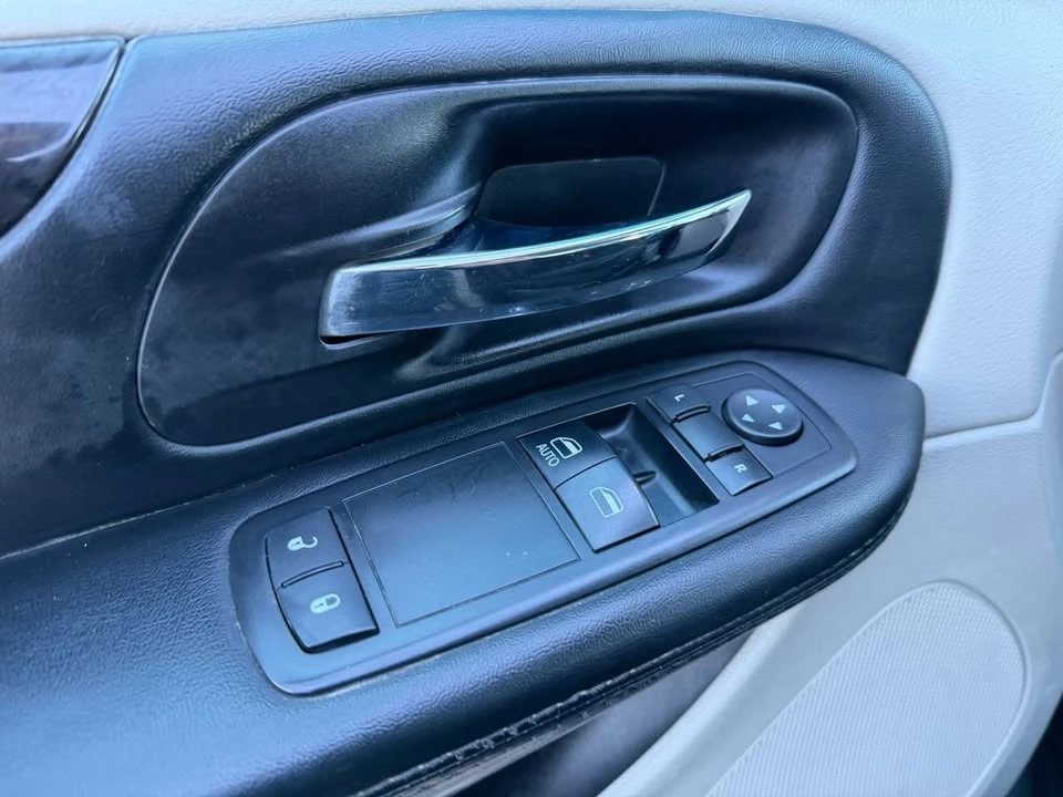 2018 Dodge Caravan - Image 12 of 18