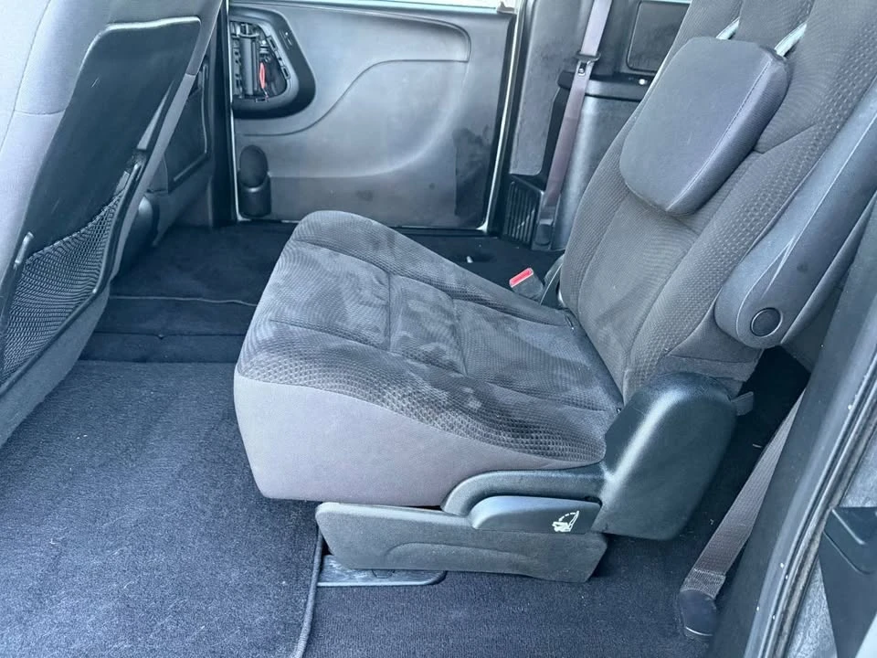 2018 Dodge Caravan - Image 16 of 19