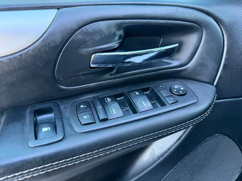 2018 Dodge Caravan - Image 12 of 19