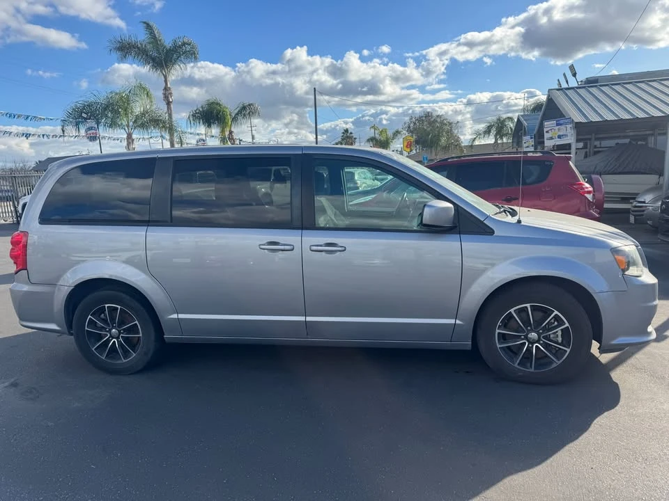 2018 Dodge Caravan - Image 3 of 5