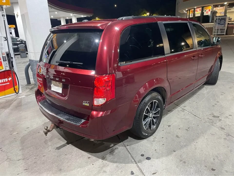 2018 Dodge Caravan - Image 10 of 17