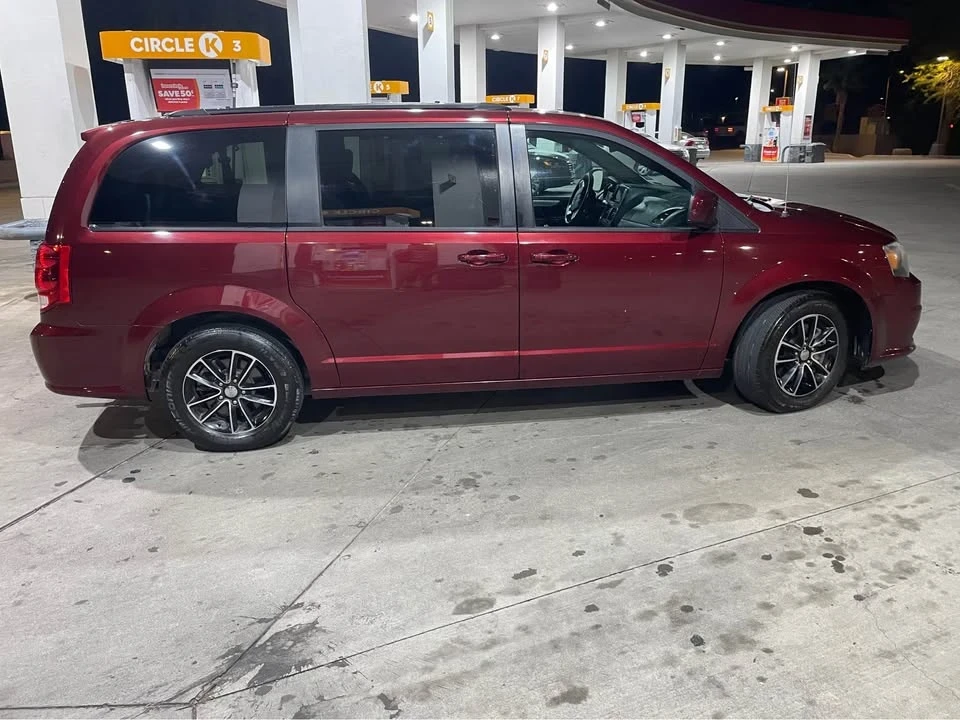 2018 Dodge Caravan - Image 2 of 17