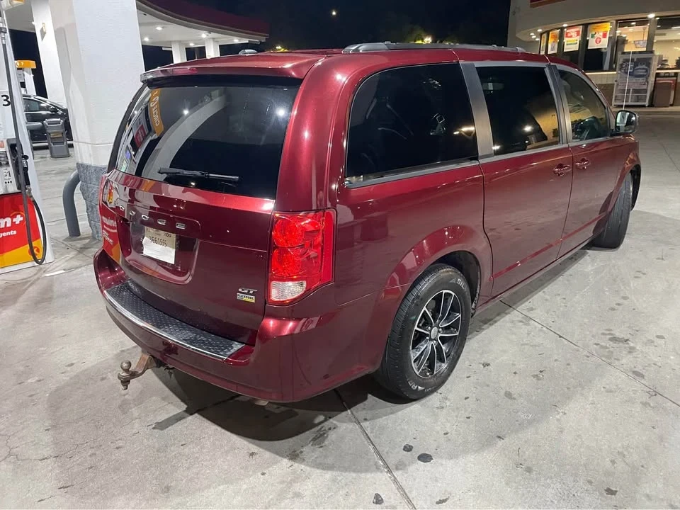 2018 Dodge Caravan - Image 11 of 17