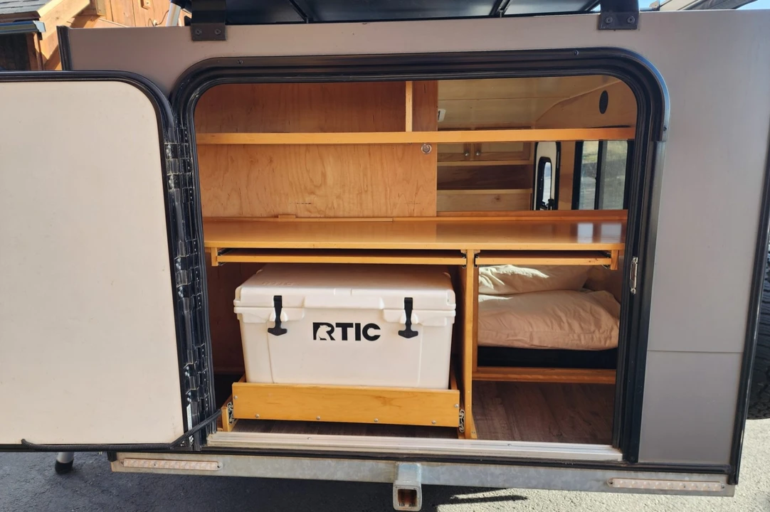 2018 - Image 6 of 8