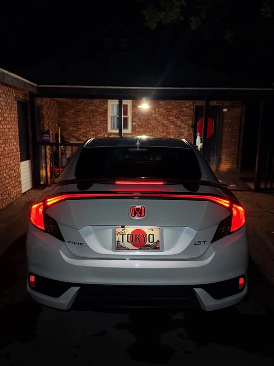 2018 Honda Civic 10th Gen - Image 15 of 21