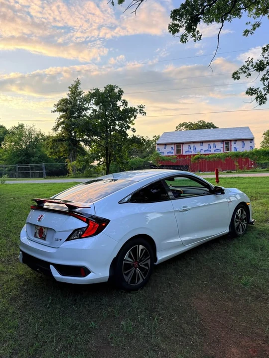 2018 Honda Civic 10th Gen - Image 14 of 21