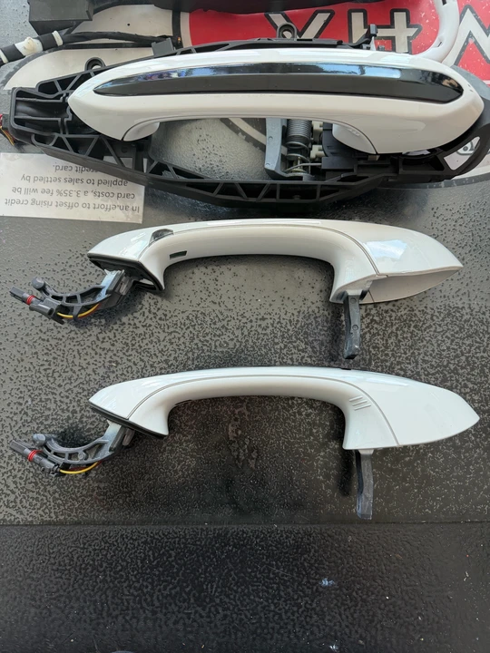 2018 Parts & Memorabilia Bodywork - Image 2 of 5