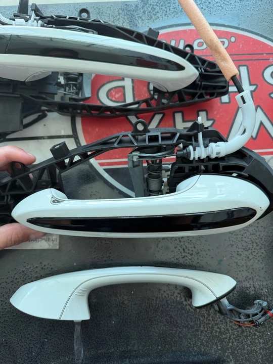 2018 Parts & Memorabilia Bodywork - Image 4 of 5
