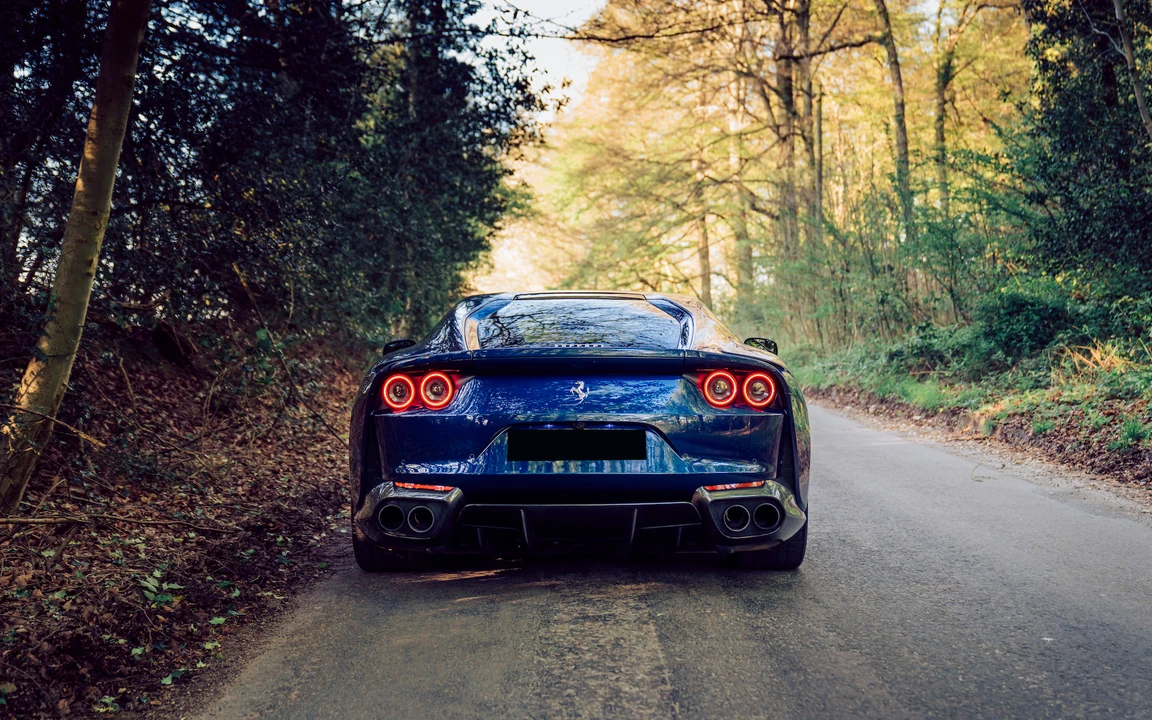 2018 Ferrari 812 Superfast - Image 9 of 31