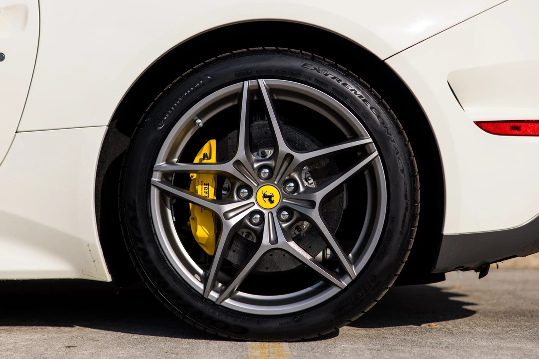 2018 Ferrari California T - Image 12 of 21