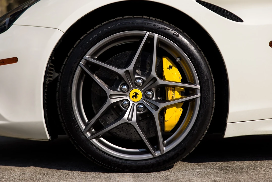 2018 Ferrari California T - Image 14 of 21
