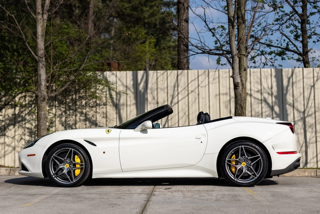 2018 Ferrari California T - Image 2 of 21