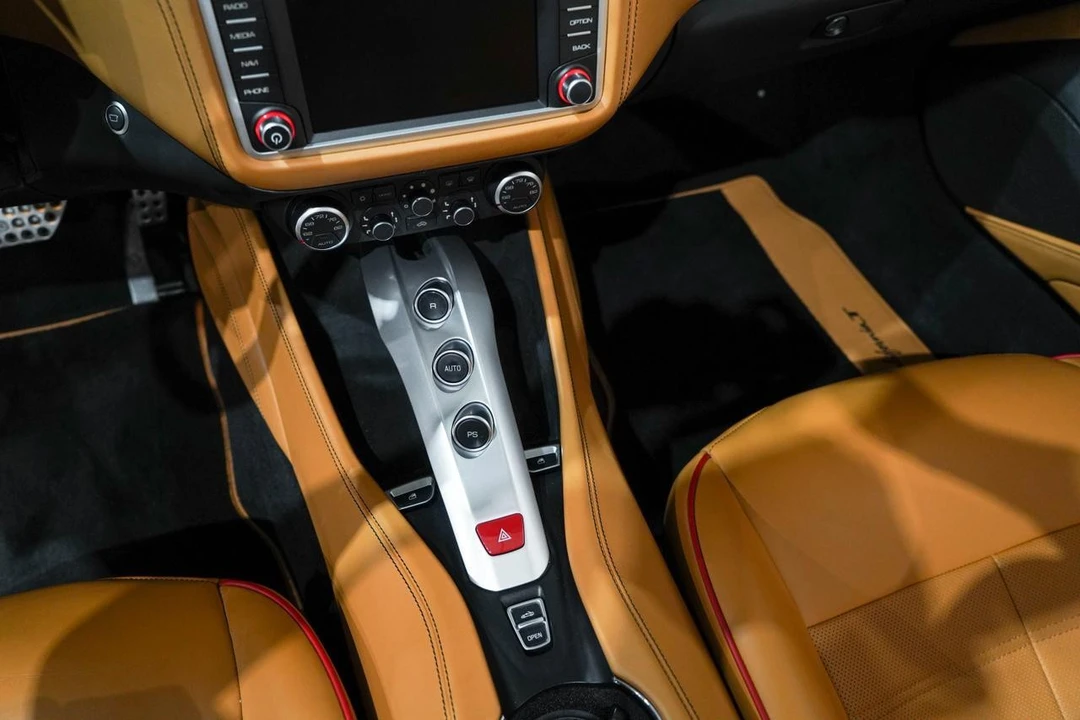 2018 Ferrari California T - Image 14 of 21