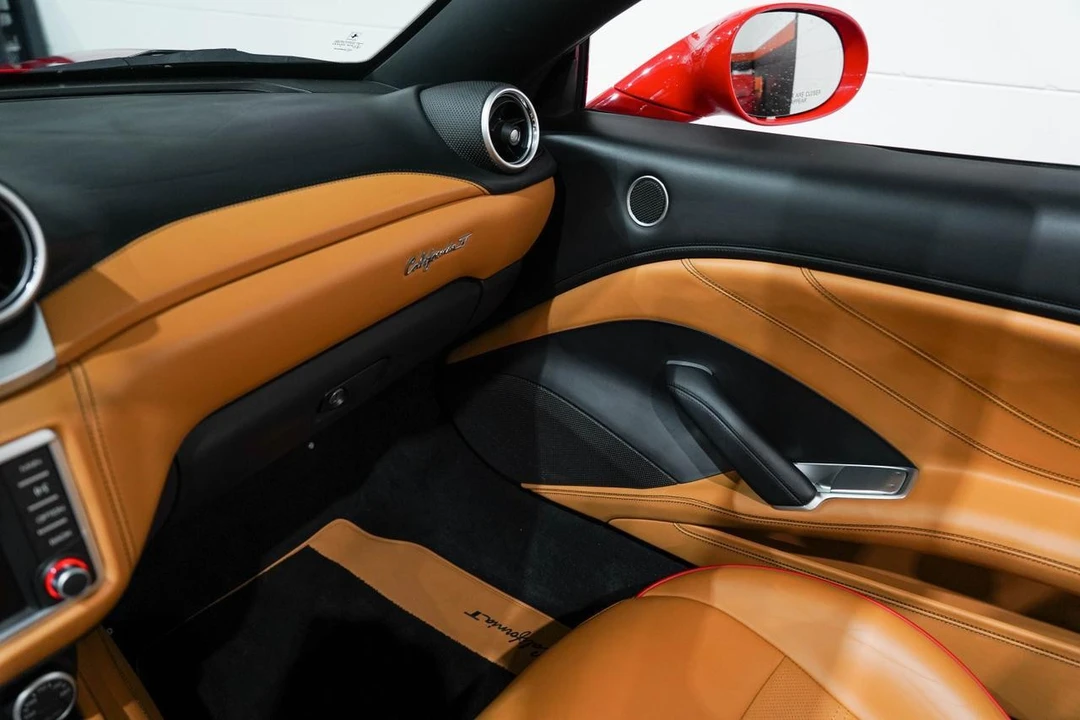 2018 Ferrari California T - Image 15 of 21