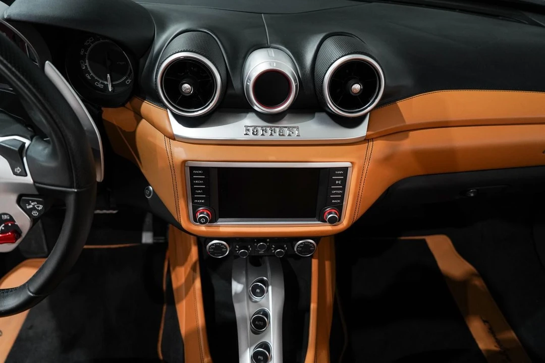 2018 Ferrari California T - Image 13 of 21