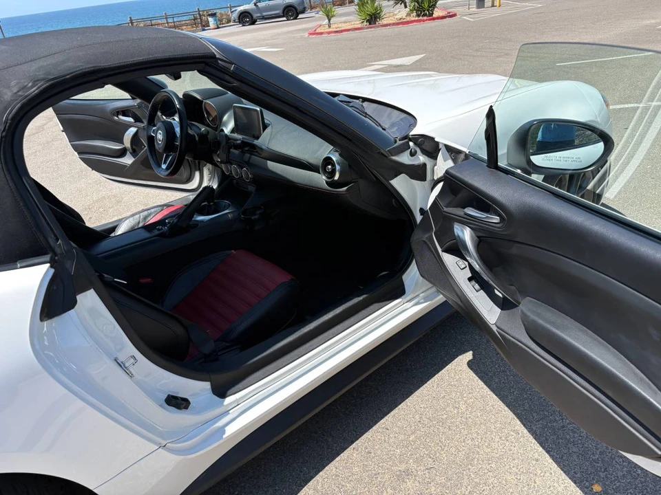 2018 Fiat 124 Spider - Image 4 of 24