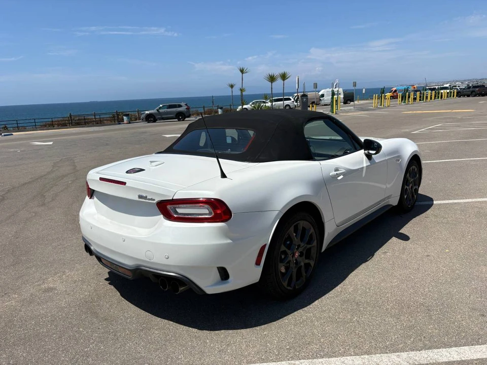 2018 Fiat 124 Spider - Image 17 of 24