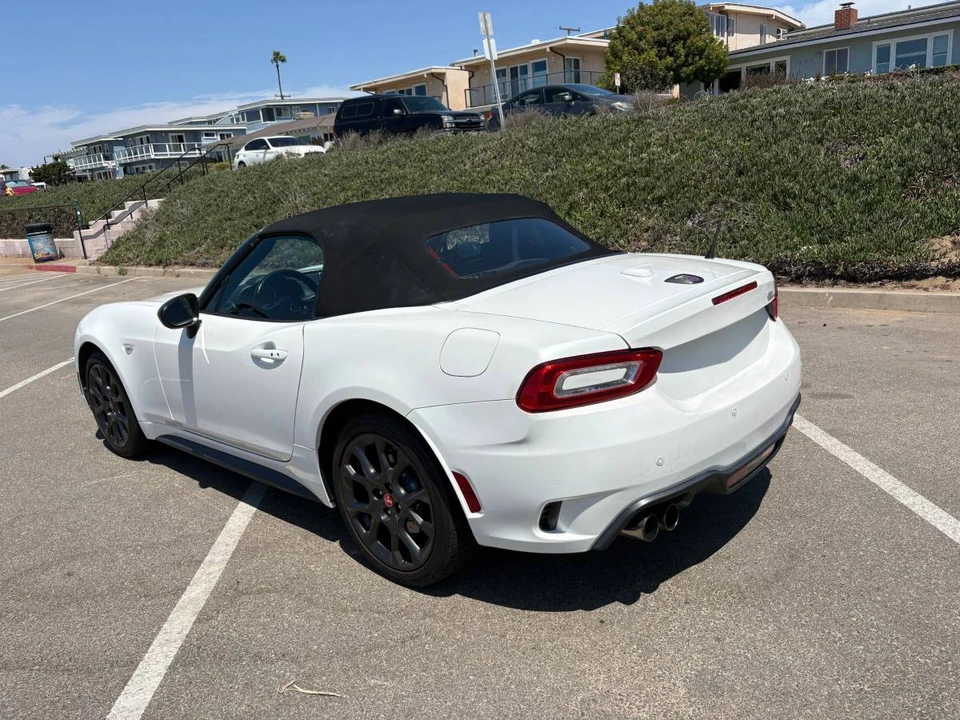2018 Fiat 124 Spider - Image 16 of 24