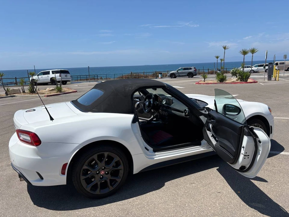 2018 Fiat 124 Spider - Image 3 of 24